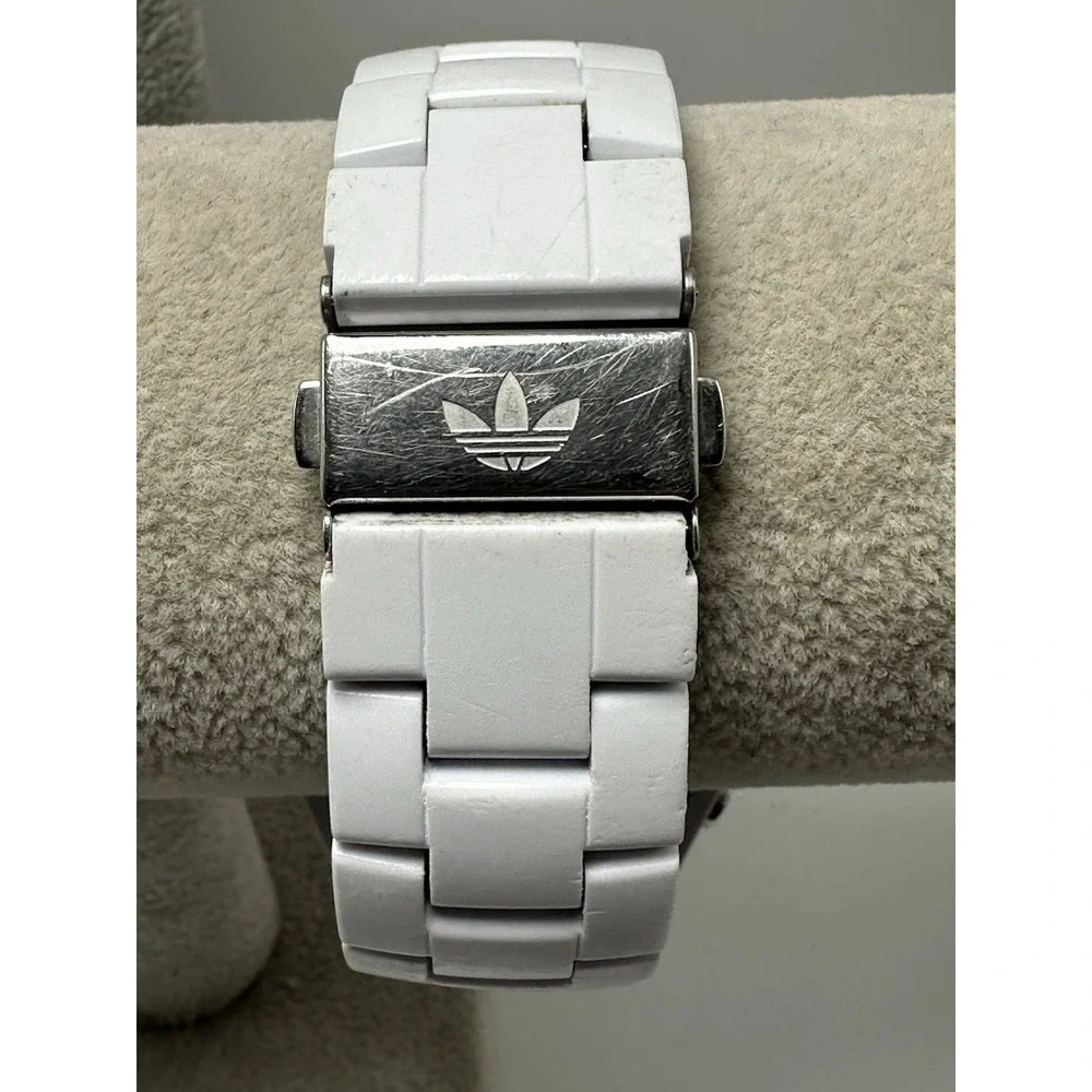 adidas it has